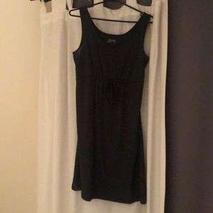 Sporty black Columbia dress with pockets!